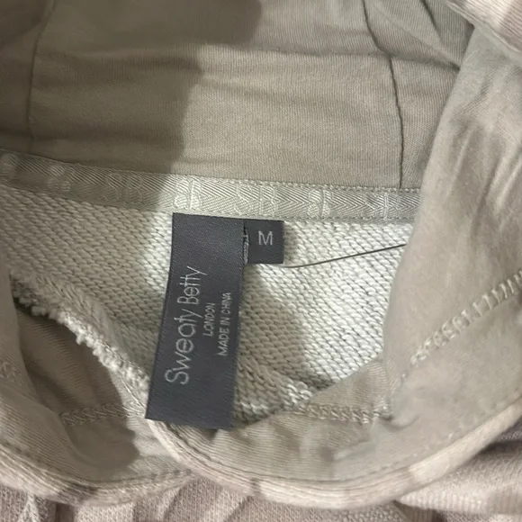 Sweaty Betty Cropped Hoodie in Ivory Tiger Print Medium - Picture 4 of 9